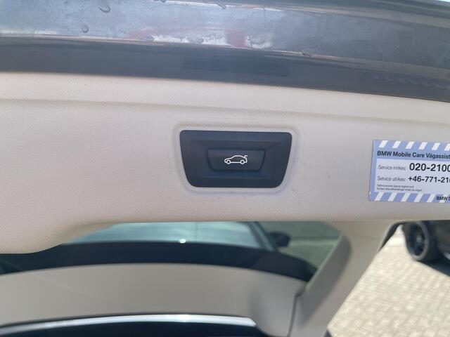 BMW 3-SERIE Touring 330e xDrive Sport Line 17"/Trekhaak/Sportstoelen/Stoel + stuurverwarming/PDC/Apple Carplay & Android Auto