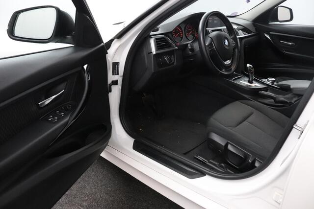 BMW 3-SERIE Touring 320i High Executive | 184 PK | Automaat | Stoelverwarming | Trekhaak | Elektrische Achterklep |
