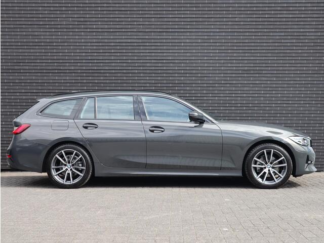 BMW 3-SERIE Touring 320i Executive Edition | Panoramadak | HIFI Systeem | Elektrische Trekhaak |