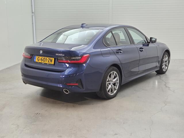 BMW 3-SERIE 330e eDrive Edition | Navi | Carplay | Leer | Cruise | PDC V+A | *