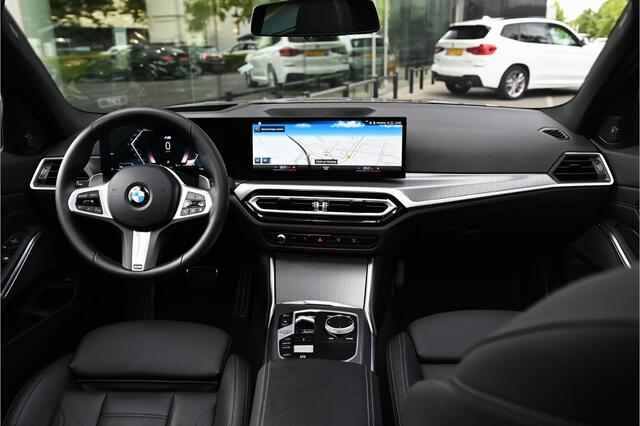 BMW 3-SERIE Touring 330i M Sport Automaat / Panoramadak / Sportstoelen / Adaptieve LED / Achteruitrijcamera / M Sportonderstel / Parking Assistant / Live Cockpit Professional