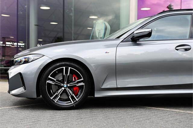 BMW 3-SERIE Touring 330i M Sport Automaat / Panoramadak / Sportstoelen / Adaptieve LED / Achteruitrijcamera / M Sportonderstel / Parking Assistant / Live Cockpit Professional