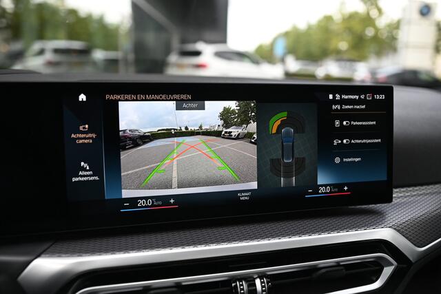 BMW 3-SERIE Touring 330i M Sport Automaat / Panoramadak / Sportstoelen / Adaptieve LED / Achteruitrijcamera / M Sportonderstel / Parking Assistant / Live Cockpit Professional