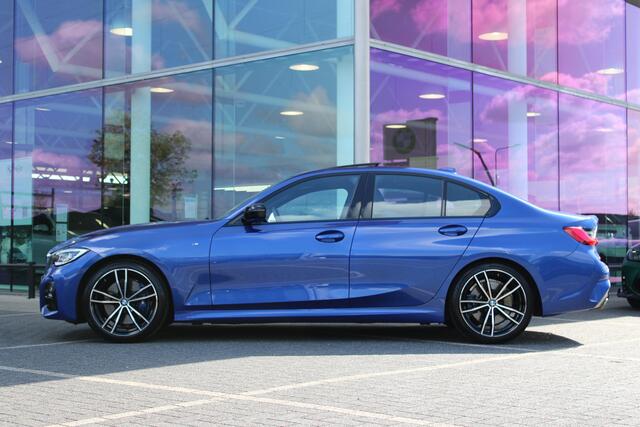 BMW 3-SERIE 330i High Executive M Sport Automaat / Schuif-Kanteldak / Sportstoelen / Achteruitrijcamera / Laserlight / Comfort Access / Head-Up / Harman Kardon / Gesture Control