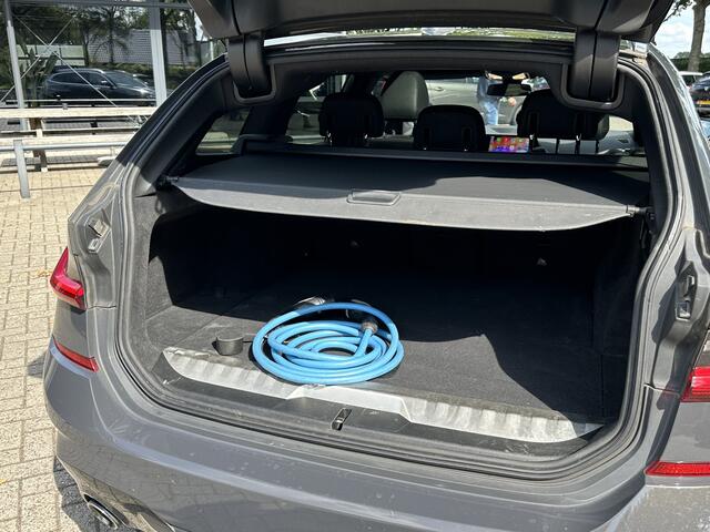 BMW 3-SERIE Touring 330e High Executive M-pakket/Panoramadak/Navigatie/Leder