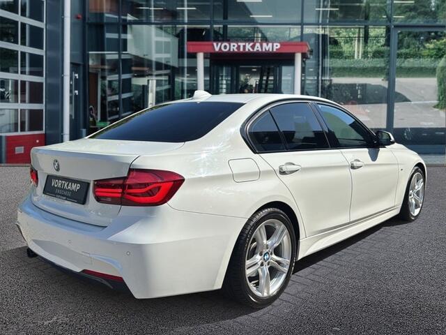 BMW 3-SERIE 318 I M PAKKET LEDER/NAVI/CRUISE/PDC/STOELVERW