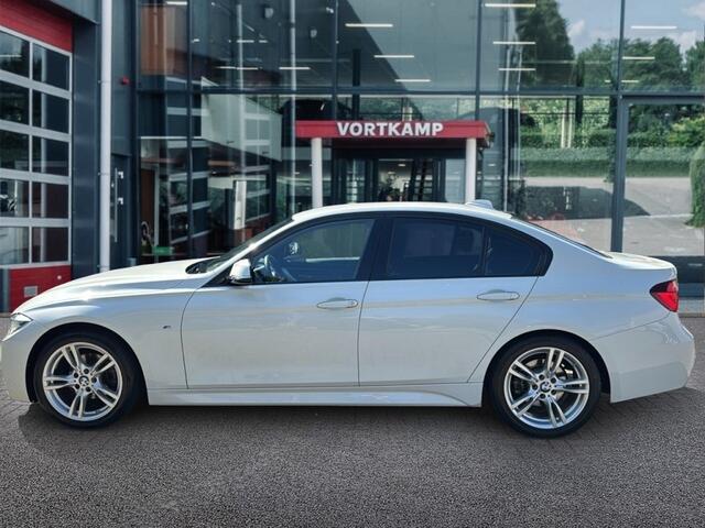 BMW 3-SERIE 318 I M PAKKET LEDER/NAVI/CRUISE/PDC/STOELVERW