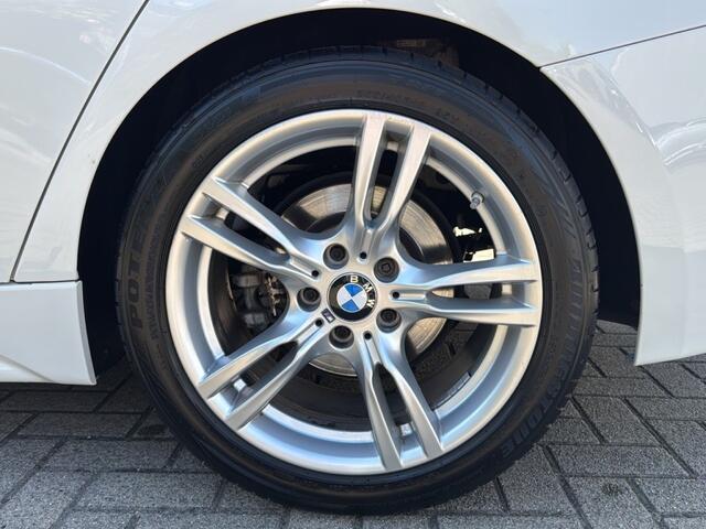 BMW 3-SERIE 318 I M PAKKET LEDER/NAVI/CRUISE/PDC/STOELVERW