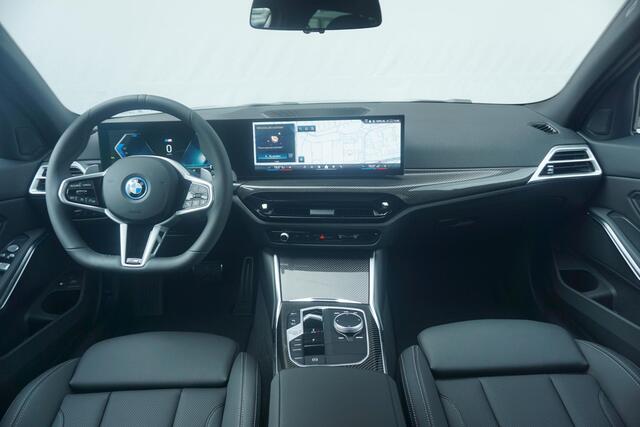BMW 3-SERIE Touring 330e | M Sportpakket Pro | Comfort Pack | M Performance velgen | Comfort Access |