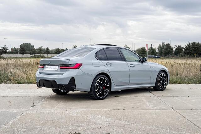 BMW 3-SERIE Sedan 330e | M Sport | Glazen Panoramadak | Harman Kardon | Head-up Display | Trekhaak |