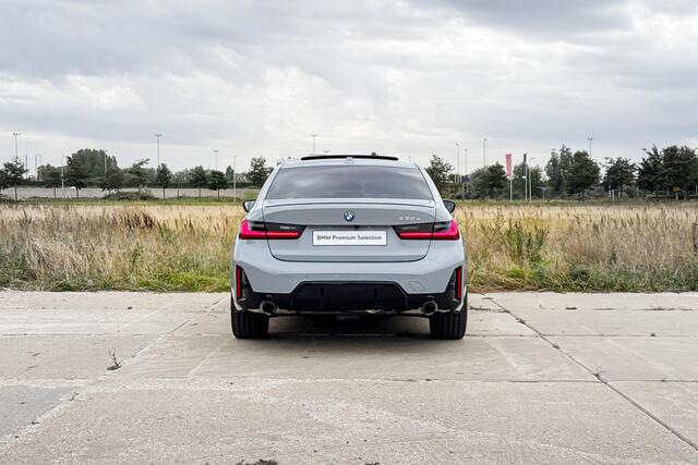 BMW 3-SERIE Sedan 330e | M Sport | Glazen Panoramadak | Harman Kardon | Head-up Display | Trekhaak |