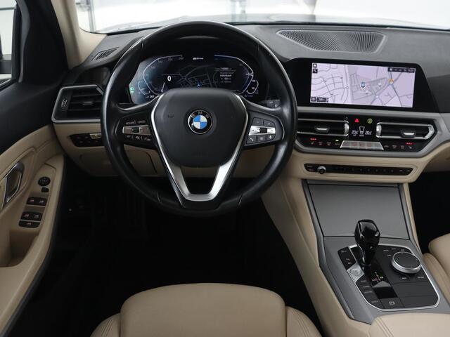 BMW 3-SERIE Touring 320e Business Edition Plus | Trekhaak | Automaat | Carplay | Camera | Adaptive Cruise | Navigatie | PHEV | Leder | Stoelverwarming | Climate controle | LMV 17 Inch