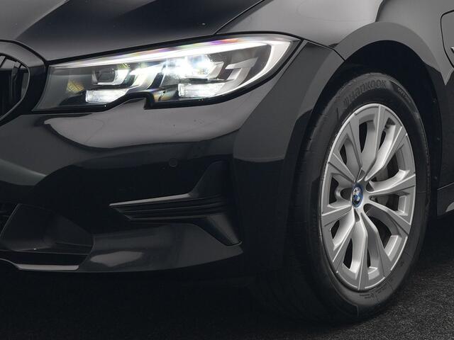 BMW 3-SERIE Touring 330e xDrive Business Edition Plus Plug In Hybrid 293pk Dealer O.H PHEV | Panodak | Head Up | Cruise Control | Lederen Sportstoelen | Apple Carplay | Navigatie | DAB |