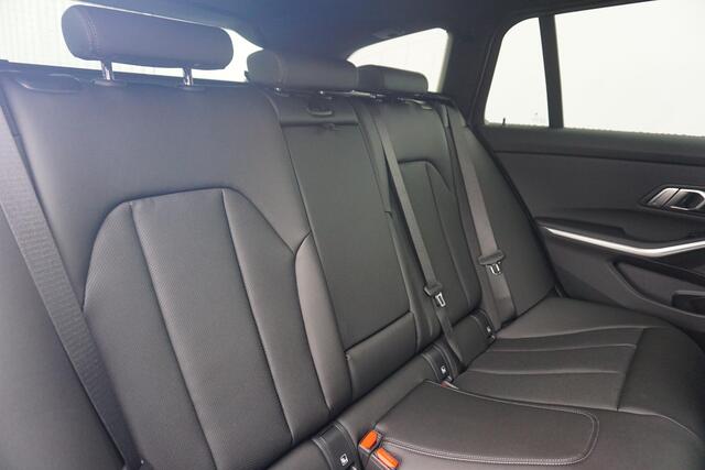 BMW 3-SERIE Touring 330e M Sportpakket 19'' / Comfort Access / Trekhaak / HiFi System