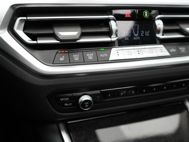 BMW 3-SERIE Touring 320e Luxury Line Plug In Hybrid 204pk Dealer O.H PHEV | Panodak | Lederen Sportstoelen Verwarmd | Apple Carplay | Sfeerverlichting | Navi Full Map | DAB |