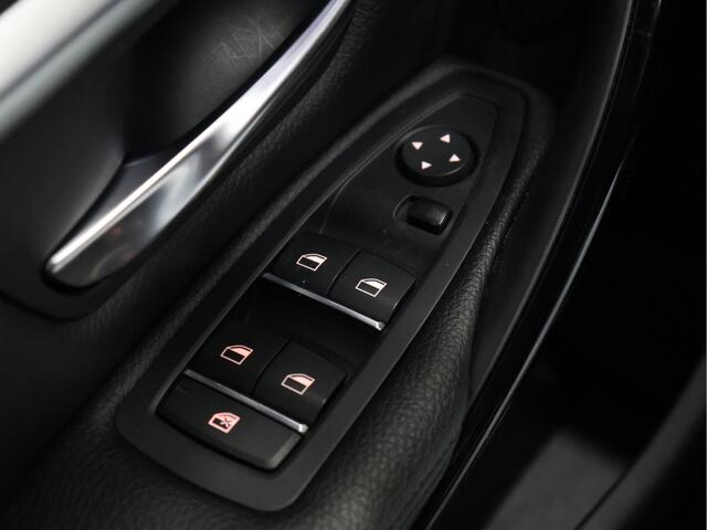 BMW 3-SERIE Touring 320i Luxury Edition [GROOT NAVIGATIE, VOL LEDER, STOELVERWARMING, PDC ACHTER, LEDVERLICHTING, BLUETOOTH, CLIMATE CONTROL, NIEUWSTAAT]