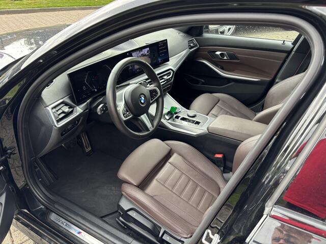 BMW 3-SERIE 330i M-Pakket 2024 Btw Auto Lichte Schade