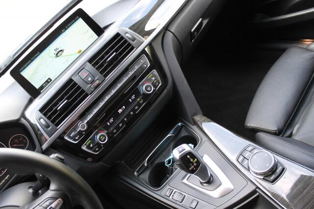 BMW 3-SERIE 3-Serie Touring 318i M-Pakket High Executive Uitv. AUTOMAAT