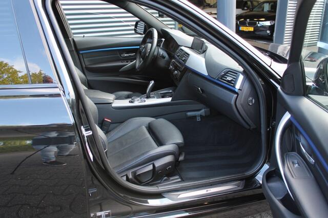 BMW 3-SERIE 318i Touring M-Sport High Executive AUTOMAAT