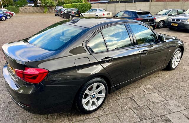 BMW 3-SERIE 318I EDITION LU.L EXEC.