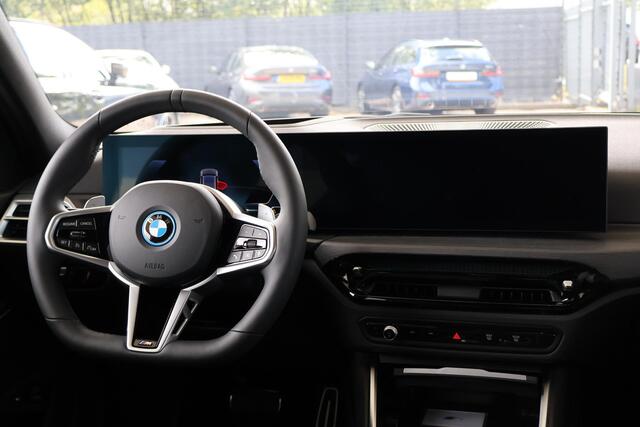 BMW 3-SERIE Touring 330e | M Sportpakket | Innovation Pack | Comfort Pack