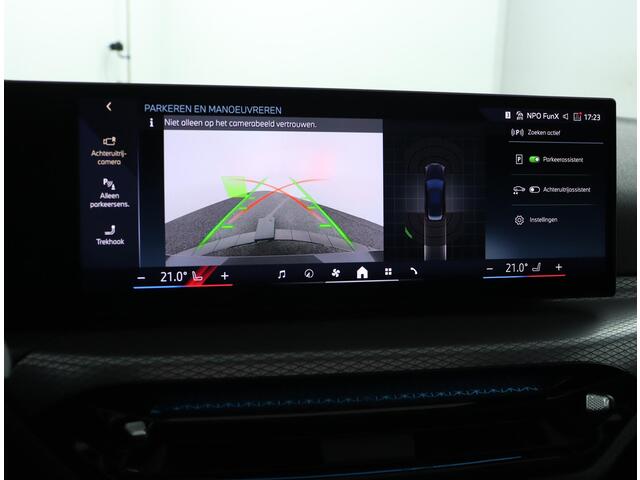 BMW 3-SERIE Touring 330e xDrive M Sportpakket Pro | Trekhaak | Panoramadak | Harman Kardon | Active Cruise Control | Comfort Access