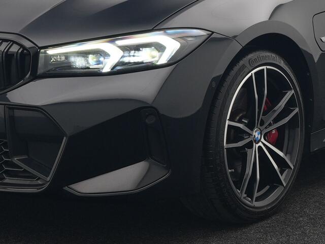 BMW 3-SERIE Touring 330e M Sport Facelift Model Plug In Hybrid 292pk Dealer O.H PHEV | Widescreen Navi | Adaptive Cruise | Alcantara Sportstoelen Memory & Verwarmd | Camera | Sfeerverlichting | Apple Carplay | Blis | Keyless | DAB |