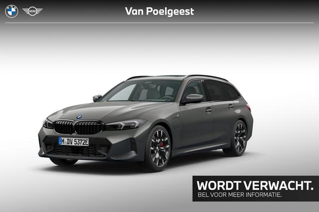BMW 3-SERIE Touring 330e | M Sportpakket Pro | Trekhaak | Glazen panoramadak | Innovation Pack | Comfort Pack