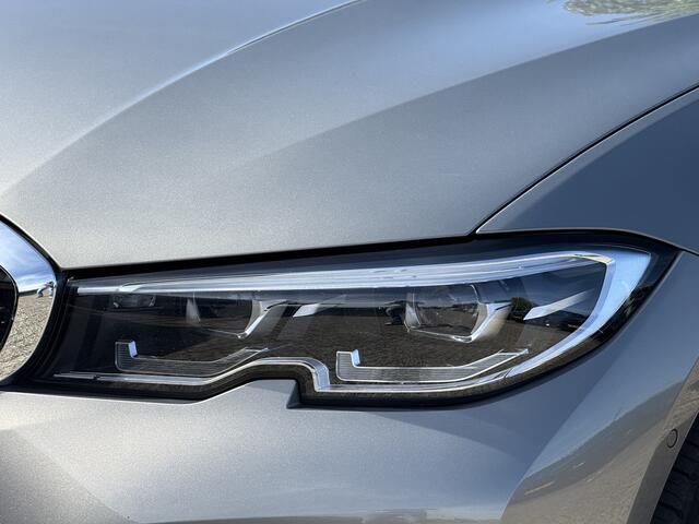 BMW 3-SERIE Sedan 318i Business Ed. | Luxury Line | Camera | 18'' | Stoelverw. | HiFi