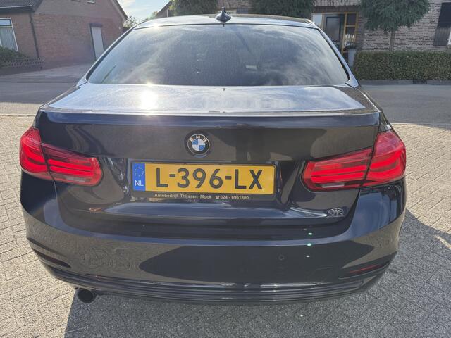 BMW 3-SERIE 318i Executive AUT/NAVI/CLIMA