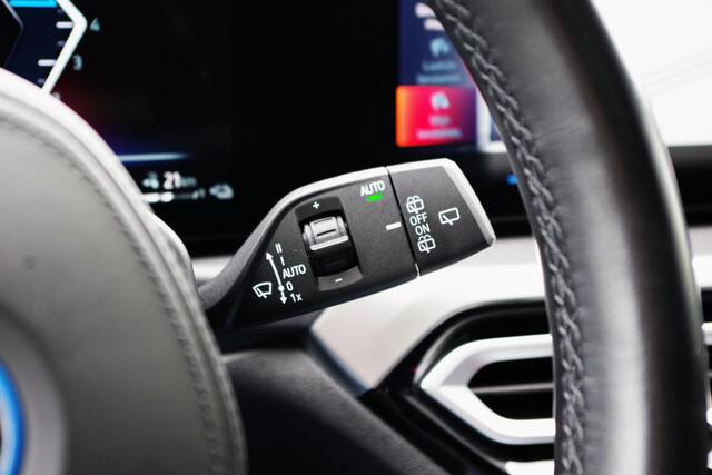 BMW 3-SERIE Touring 320e M-Sport 204 PK PHEV, Panoramadak, Camera, Memory, Head-Up