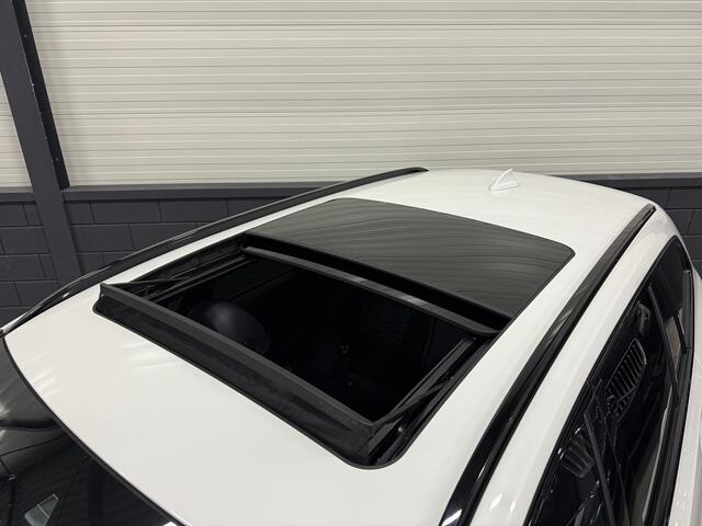 BMW 3-SERIE Touring 330e M-Sport PANO/TREKHAAK/CAMERA/ALCANTARA-LEER/SFEER/CARPLAY/STOEL+STUURVERWARMING/STANDKACHEL/KEYLESS/18"/NET GROTE OH BEURT GEHAD BIJ BMW DEALER