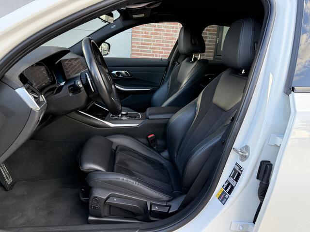 BMW 3-SERIE Touring 330e M-Sport PANO/TREKHAAK/CAMERA/ALCANTARA-LEER/SFEER/CARPLAY/STOEL+STUURVERWARMING/STANDKACHEL/KEYLESS/18"/NET GROTE OH BEURT GEHAD BIJ BMW DEALER