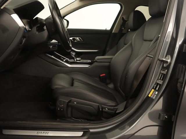 BMW 3-SERIE 320e Sport Line | Leder | Stoelverwarming | Camera | Sportstoelen | Live Cockpit | Carplay | Navigatie | Parkeerhulp | Climate control