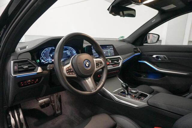 BMW 3-SERIE Touring 330e M-Sport | Panoramadak | Elektr. Trekhaak