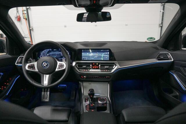 BMW 3-SERIE Touring 330e M-Sport | Panoramadak | Elektr. Trekhaak