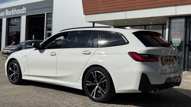 BMW 3-SERIE 330e M-Sport | Navi | Camera | Stoel-Stuurverwarming