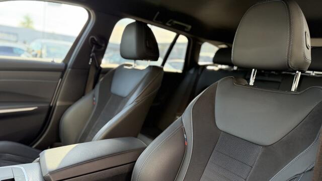 BMW 3-SERIE 330e M-Sport | Navi | Camera | Stoel-Stuurverwarming