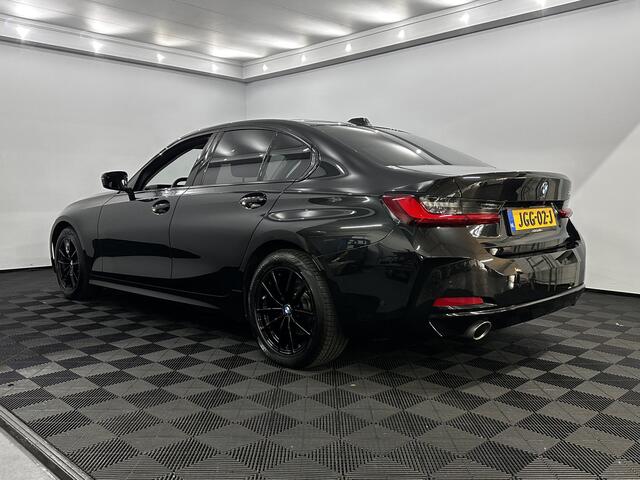 BMW 3-SERIE 318i Navi, Clima, Head Up, Nieuwstaat