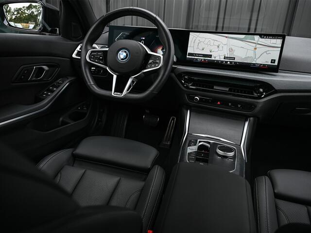 BMW 3-SERIE Touring 330e xDrive M-SPORT | FACELIFT | ACCU 19,5 kWh | ACTIVE CRUISE | ELEKTR. TREKHAAK | HIFI AUDIO | SHADOW LINE | CAMERA | FULL-LED | STUUR- EN STOELVERWARMING