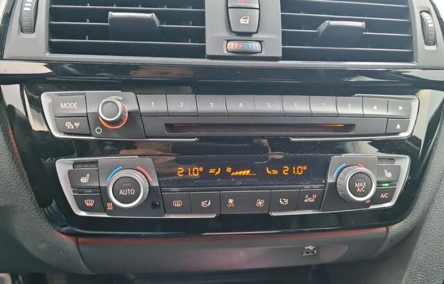 BMW 3-SERIE Touring 318i M Sport Automaat Corporate / Panoramadak / Leder-sport / Pdc.+Camera / Navigatie / M-Sport plus - Parking - Media Pack