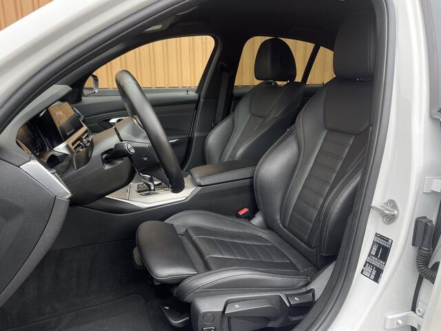 BMW 3-SERIE 318i High Executive | Cruise Control | Achteruitrijcamera | Apple Carplay/Android Auto | Sfeerverlichting | Keyless Go | DAB | Lane Assist | Stoelverwarming | Navigatie |