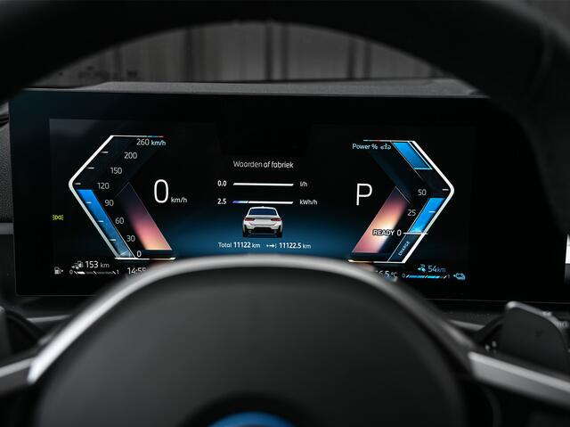 BMW 3-SERIE Touring 330e xDrive M-SPORT | FACELIFT | ACCU 19,5 kWh | ACTIVE CRUISE | HIFI AUDIO | CAMERA | FULL-LED | STUUR- EN STOELVERWARMING | EL. TREKHAAK