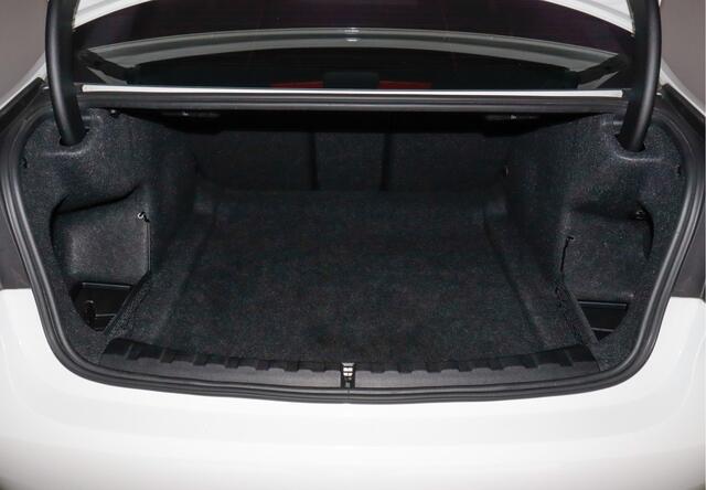 BMW 3-SERIE 318iA Sport-Line FULL LED | CARPLAY | STOELVERW | SFEERVERLICHTING | NAVI | DAB | PDC V+A | LMV