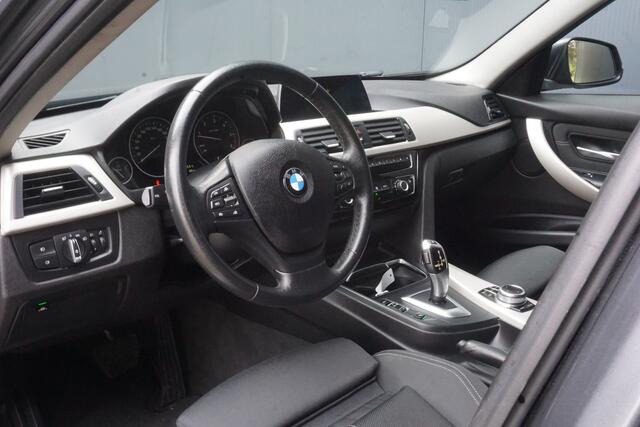 BMW 3-SERIE Touring 330d High Executive | 6-Cilinder | Sportstoelen | ACC | Trekhaak | Navigatie | 18'' LM |