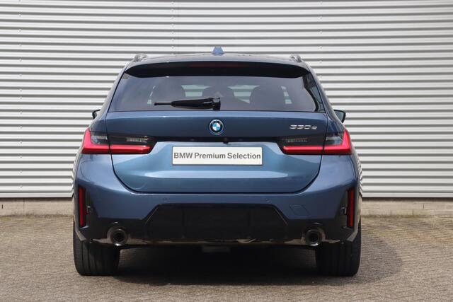 BMW 3-SERIE Touring 330e High Executive | M Sportpakket Pro | Innovation Pack | Panodak | Head-Up | Trekhaak | Harman Kardon | Driving Assistant | Adaptive Cruise Control | 19'' LMV