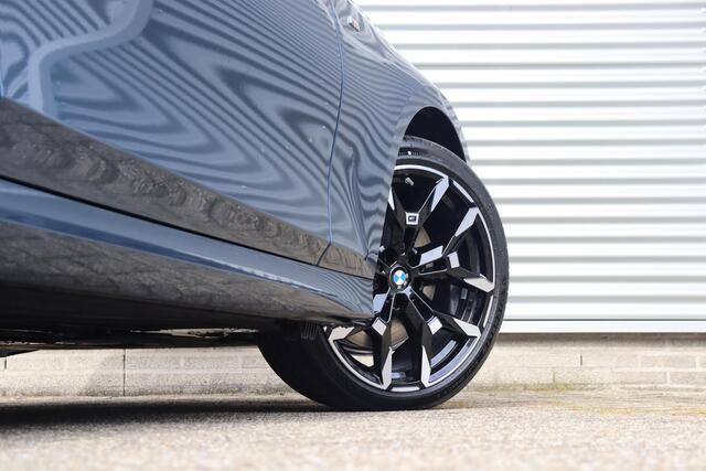 BMW 3-SERIE Touring 330e High Executive | M Sportpakket Pro | Innovation Pack | Panodak | Head-Up | Trekhaak | Harman Kardon | Driving Assistant | Adaptive Cruise Control | 19'' LMV