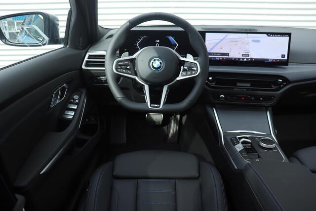 BMW 3-SERIE Touring 330e High Executive | M Sportpakket Pro | Innovation Pack | Panodak | Head-Up | Trekhaak | Harman Kardon | Driving Assistant | Adaptive Cruise Control | 19'' LMV
