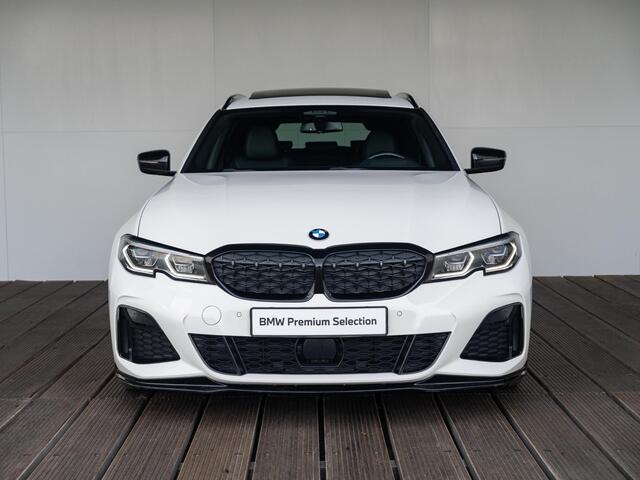 BMW 3-SERIE Touring M340i xDrive | Innovationspakket | Verwarmd Stuurwiel | Comfort Access | Panoramadak | Stoelverwarming | Laserlight | Head-Up Display | Harman Kardon | 19''
