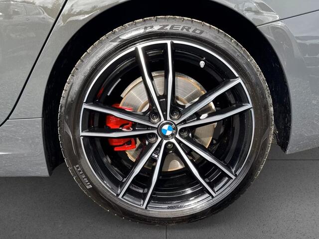 BMW 3-SERIE 330iA M-SPORT Pro ** LED, LC Prof, SCHUIF/KANTEL, ACC, 19-inch LMV, HuD, TREKH ** ¤ 23.650,= onder NP - 1e EIG - UNFALLFREI ** ** INFORMEER OOK NAAR ONZE AANTREKKELIJKE FINANCIAL-LEASE TARIEVEN **